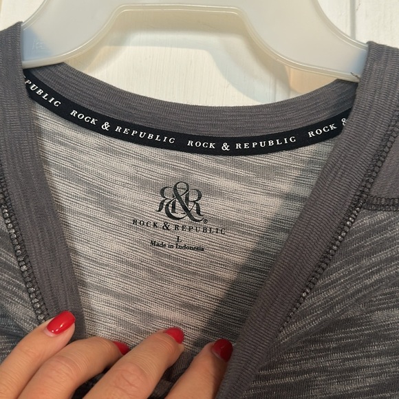 Rock & Republic men’s tee size Large - Picture 3 of 3